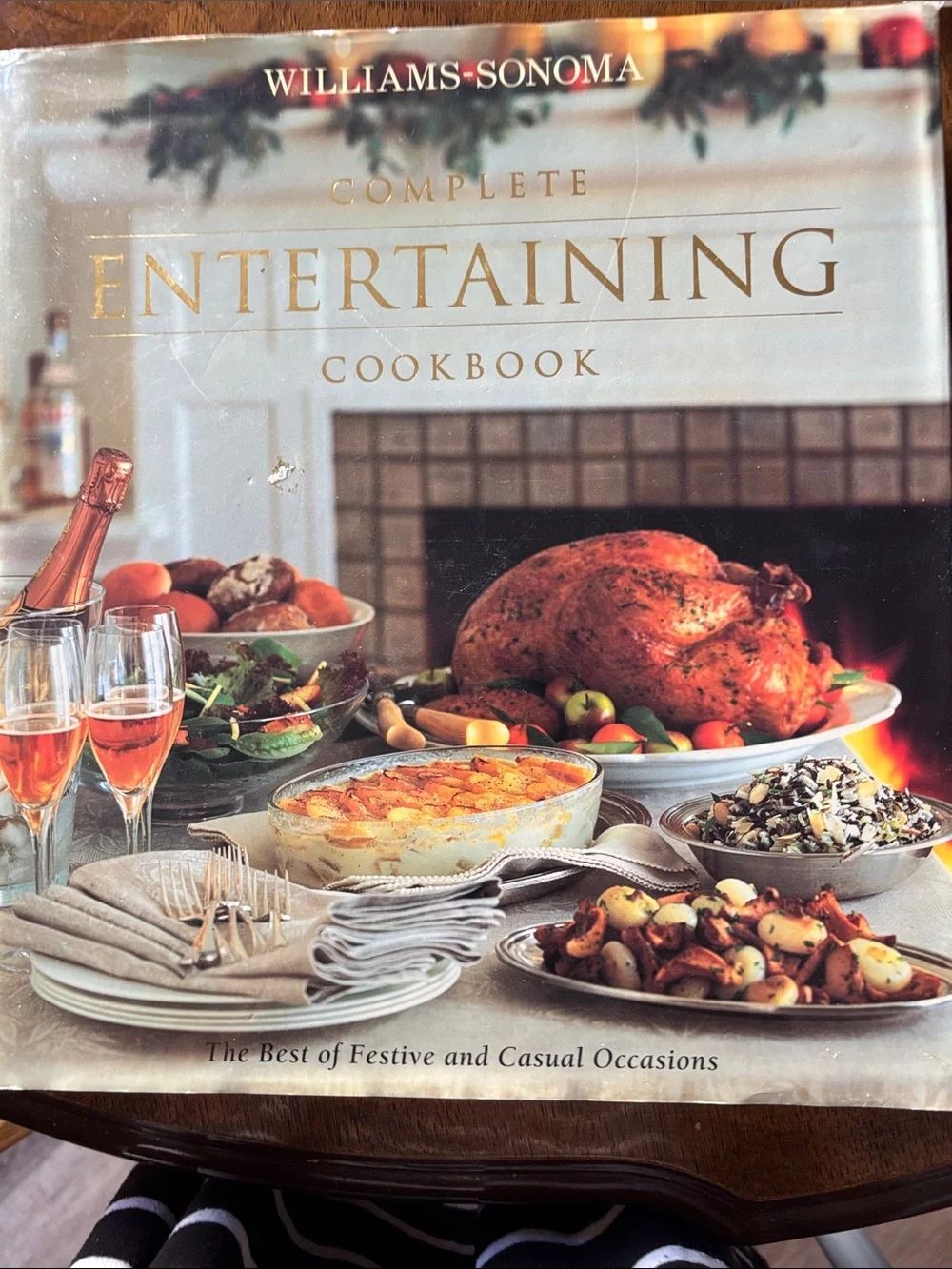 Williams-Sonoma Entertaining Cookbook – Cream and Gold Cover